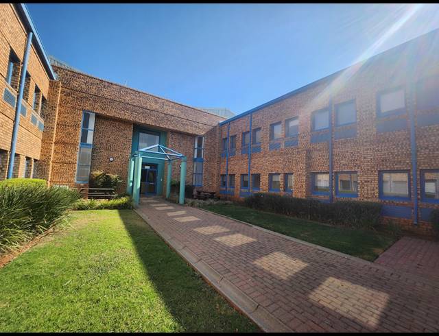 2,236M² OFFICE TO LET IN RANDJESPARK
